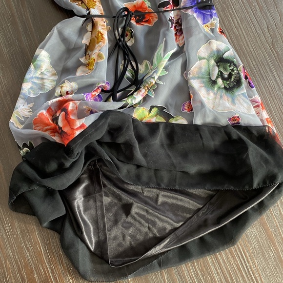 Stunning Simply Vera by Vera Wang ladies summer dress in size medium. - Picture 5 of 9